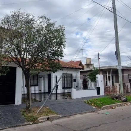 Buy this 3 bed house on Avenida Florencio Varela 3502 in Partido de Berazategui, 1882 Berazategui