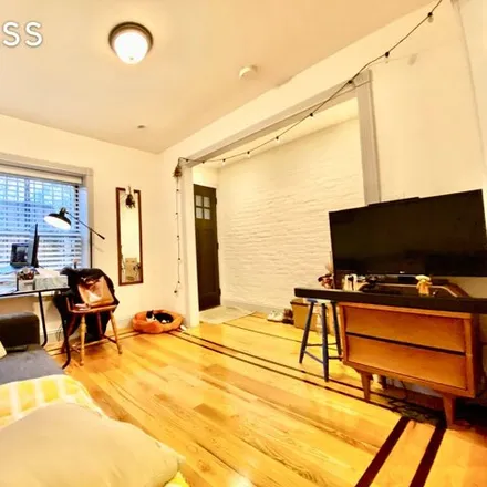 Image 3 - 144A Hull Street, New York, NY 11233, USA - Townhouse for rent