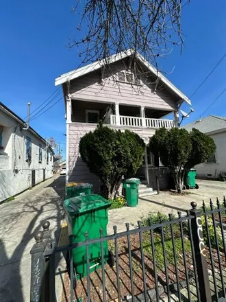 Buy this 7 bed house on 627 East Jefferson Street in The Homestead, Stockton