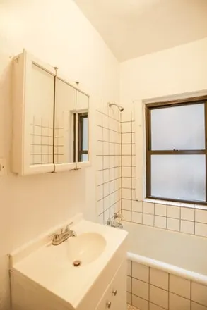 Image 7 - 7455 North Greenview Avenue, Chicago, IL 60626, USA - Apartment for rent