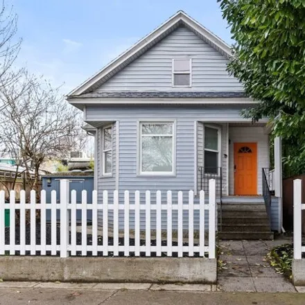 Buy this studio house on 5120 North Albina Avenue in Portland, OR 97217