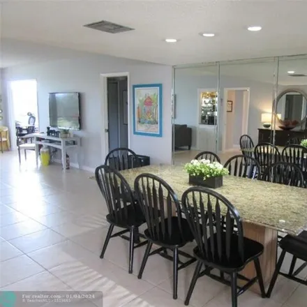 Image 8 - Oaks Course, 3701 Oaks Clubhouse Drive, Pompano Beach, FL 33069, USA - Condo for sale