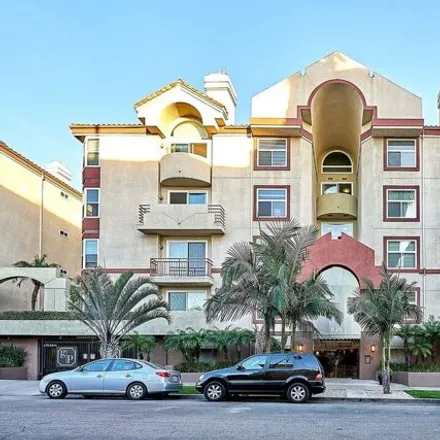 Buy this 2 bed condo on 628 South Gramercy Place in Los Angeles, CA 90005