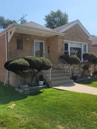 Image 1 - 8901 South Merrill Avenue, Chicago, IL 60617, USA - House for sale