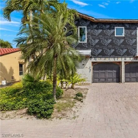 Buy this 6 bed house on Latte Da Coffee Shop & Gifts in Andy Rosse Lane, Captiva