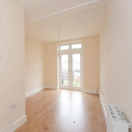 Image 4 - Dale Avenue, South Stanmore, London, HA8 6AB, United Kingdom - Room for rent