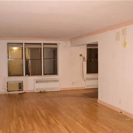 Image 4 - 614 Warburton Avenue, City of Yonkers, NY 10701, USA - Apartment for sale