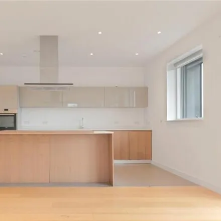 Image 2 - Sotherby Court, 43 Sewardstone Road, London, E2 9JQ, United Kingdom - House for rent