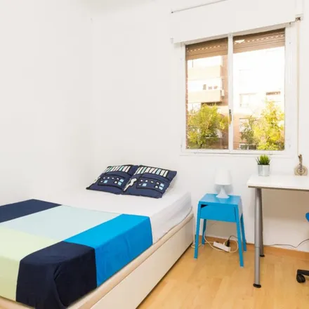 Rent this 6 bed apartment on Madrid in Calle de Palos de la Frontera, 36