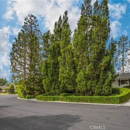 Image 2 - 5631 Chalon Road, Country Club, CA 92886, USA - House for sale