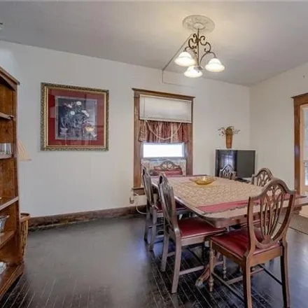 Image 3 - 32 West 5th Street, Parkville, MO 64152, USA - House for sale