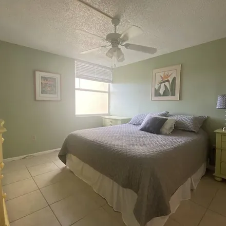 Rent this 3 bed condo on Islamorada in FL, 33070