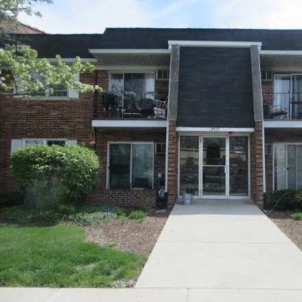 Buy this 1 bed condo on Downers Grove Golf Club in Rose Avenue, Downers Grove