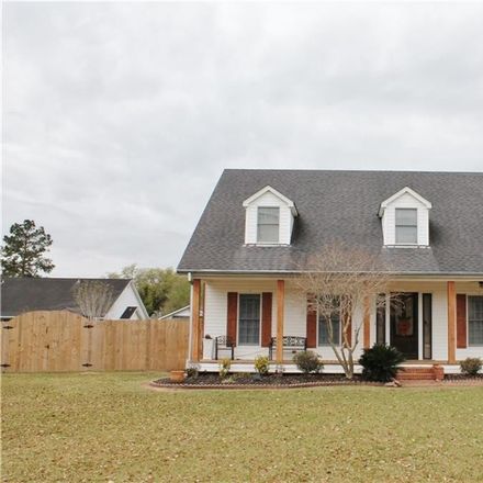 Rent this 3 bed house on 635 Juneau Avenue in Marksville, Avoyelles Parish