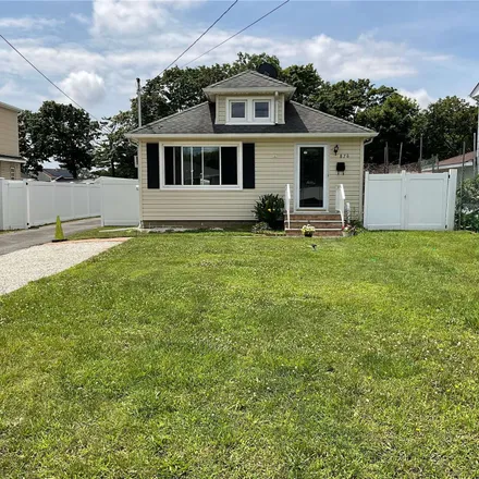 Buy this 3 bed house on 874 Main Street in Village of Farmingdale, NY 11735