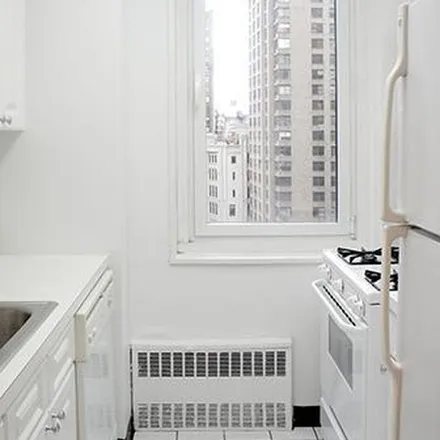 Image 5 - 213 West 53rd Street, New York, NY 10019, USA - Apartment for rent