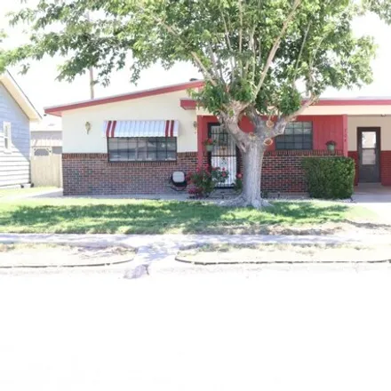 Buy this 3 bed house on 728 North Oak Street in Carlsbad, NM 88220