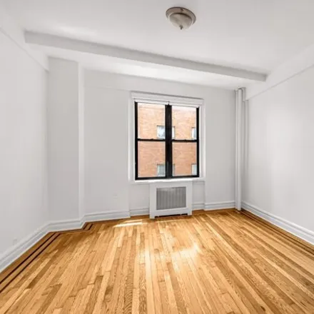 Rent this studio house on 208 W 23rd St Apt 718 in New York, 10011