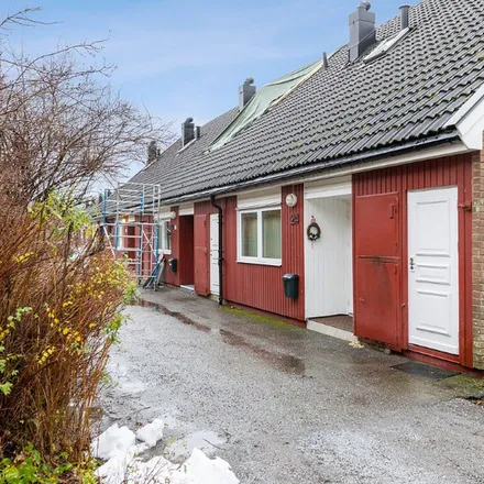 Rent this 4 bed apartment on Gröndalsvägen in 151 45 Södertälje, Sweden