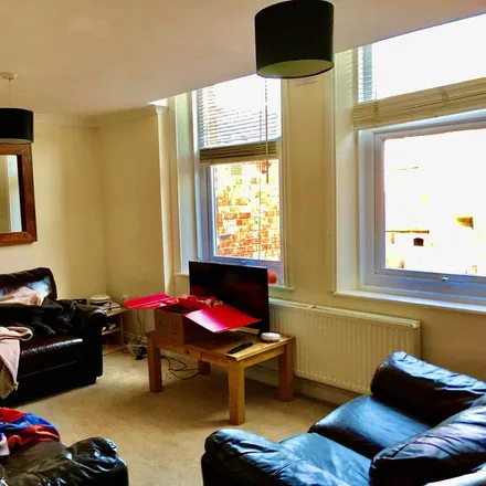 Rent this 6 bed apartment on Lavender Gardens in Newcastle upon Tyne, NE2 3DD