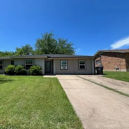 Buy this 3 bed house on 2500 Cottonwood Street in Arlington, TX 76014