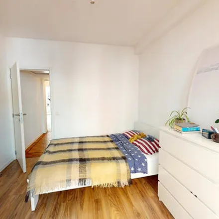 Rent this 2 bed apartment on Avenue Louis Gribaumont - Louis Gribaumontlaan 164 in 1200 Woluwe-Saint-Lambert - Sint-Lambrechts-Woluwe, Belgium