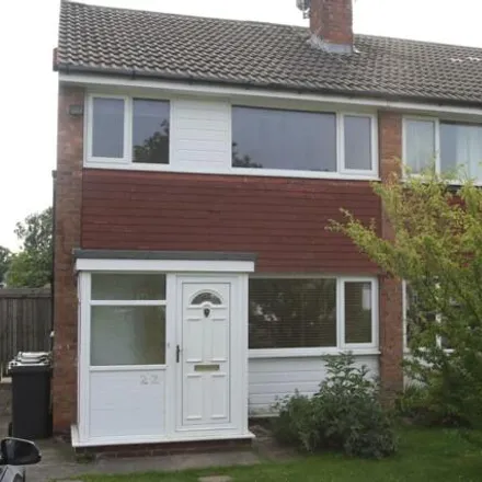 Rent this 3 bed duplex on Birkdale Rise in Leeds, LS17 7SX