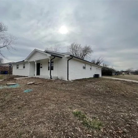 Image 3 - 9086 East 49th Street, Tulsa, OK 74145, USA - House for sale