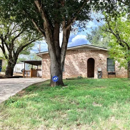 Rent this 3 bed house on 468 West Hunt Street in Pleasanton, TX 78064