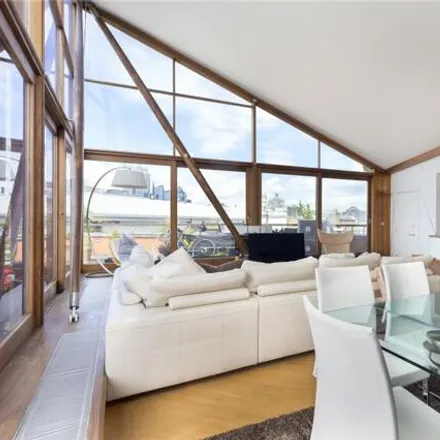 Image 6 - The Triangle, 21 Three Oak Lane, London, SE1 2XQ, United Kingdom - House for sale