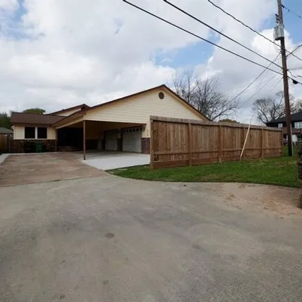 Buy this 3 bed house on 820 Fortune Street in Houston, TX 77088