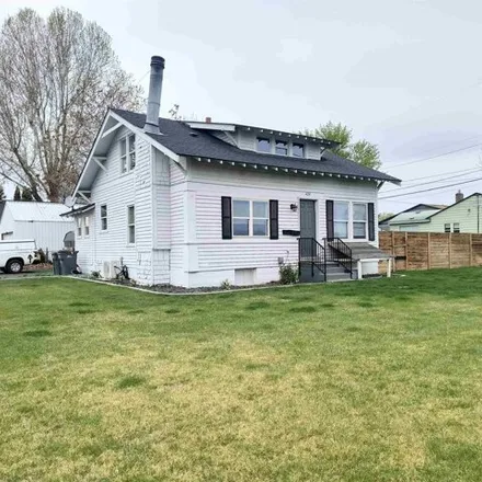 Image 2 - 1410 West 5th Place, Kennewick, WA 99336, USA - House for sale