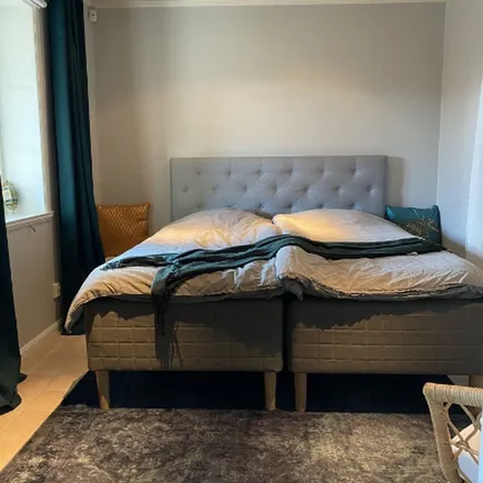 Rent this 4 bed apartment on Sjölagsvägen in 435 39 Benareby, Sweden