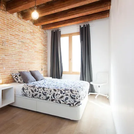 Rent this 3 bed apartment on EyesHunter in Carrer de Fontanella, 08010 Barcelona