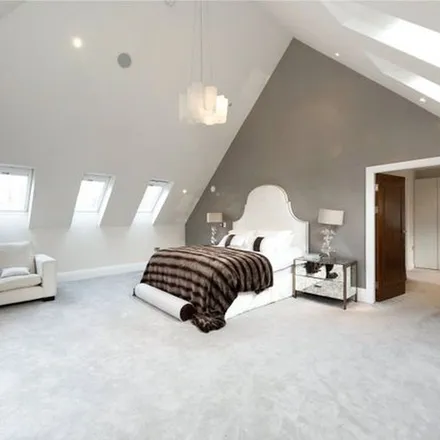 Rent this 5 bed apartment on Heybridge Lane in Prestbury, SK10 4ER