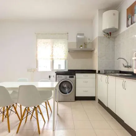 Image 8 - Carrer de Campoamor, 46021 Valencia, Spain - Apartment for rent