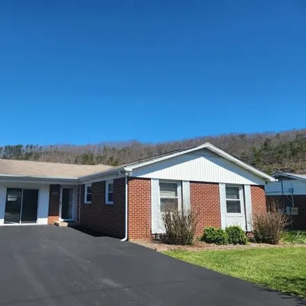 Buy this 4 bed house on 429 Ridgeway Drive in Bluefield, VA 24605