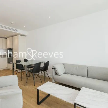 Image 6 - Wandsworth Road, London, SW8 2FW, United Kingdom - Apartment for rent