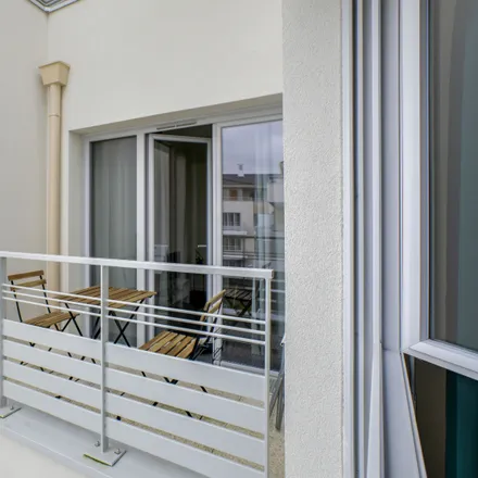 Rent this 2 bed apartment on 10 Rue Pasteur in 78711 Mantes-la-Ville, France