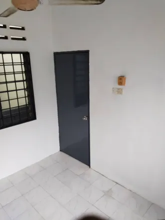 Rent this 4 bed apartment on Jalan Labu in 71800 Nilai, Negeri Sembilan