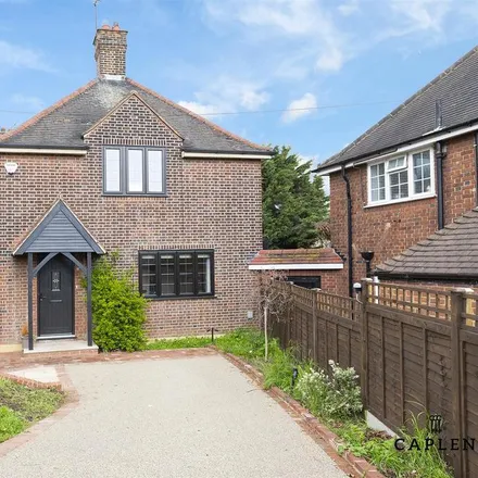 Rent this 3 bed house on Roding View in Buckhurst Hill, IG9 6AQ