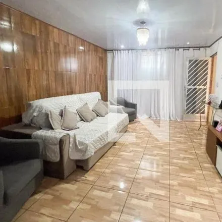 Rent this 2 bed house on Avenida Demetro Ribeiro in Figueira, Duque de Caxias - RJ