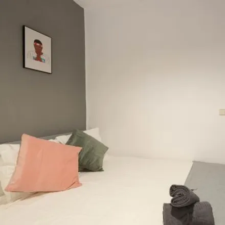 Rent this 5 bed room on Madrid in Ramen Shifu, Calle de Ayala