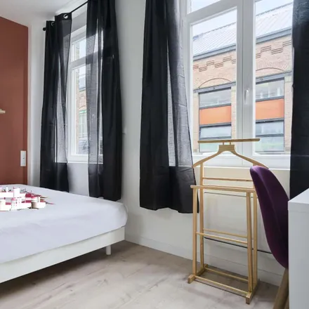 Rent this 6 bed room on 13 Rue Lestiboudois in 59130 Lille, France