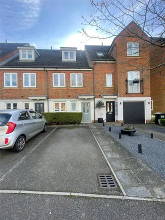 Image 1 - Halton Road, Caterham on the Hill, CR8 5GN, United Kingdom - Townhouse for rent
