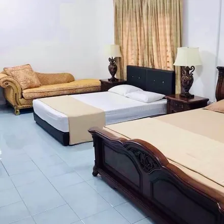 Rent this 4 bed house on Kuala Lumpur in Jalan Sultan Hishamuddin, 50000 Kuala Lumpur