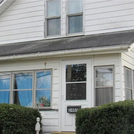 Buy this 2 bed house on 2395 Lincoln Way Northwest in East Brookfield, Massillon