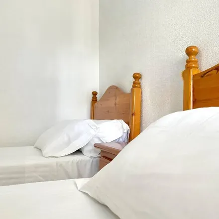 Rent this 2 bed apartment on Roquetas de Mar in Calle de Roquetas de Mar, 28033 Madrid