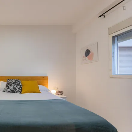 Rent this 5 bed room on Avinguda del Primat Reig in 94, 46010 Valencia