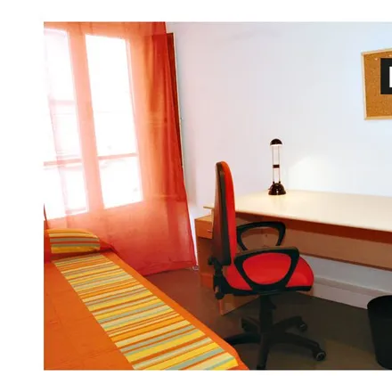 Rent this 7 bed room on calle Díaz-Moreu / carrer de Díaz-Moreu in 03004 Alicante, Spain